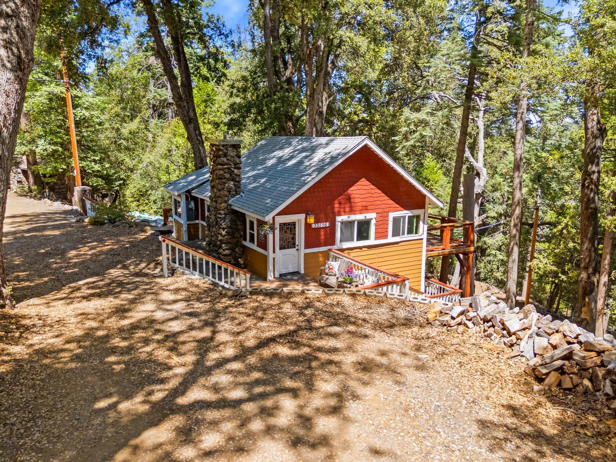 default Charming Retreat in the Woods