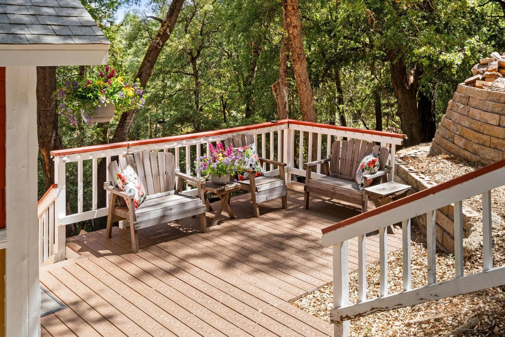 5 Charming Retreat in the Woods