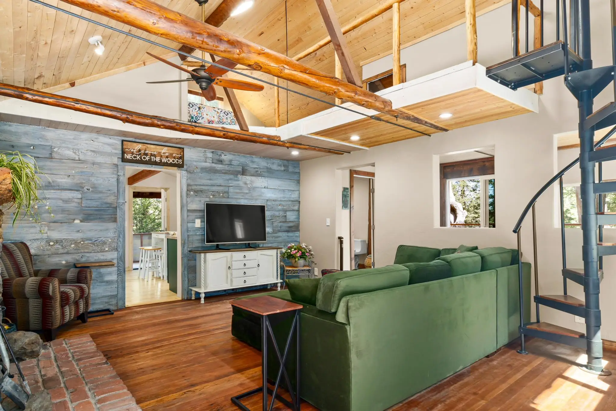 7 Charming Retreat in the Woods