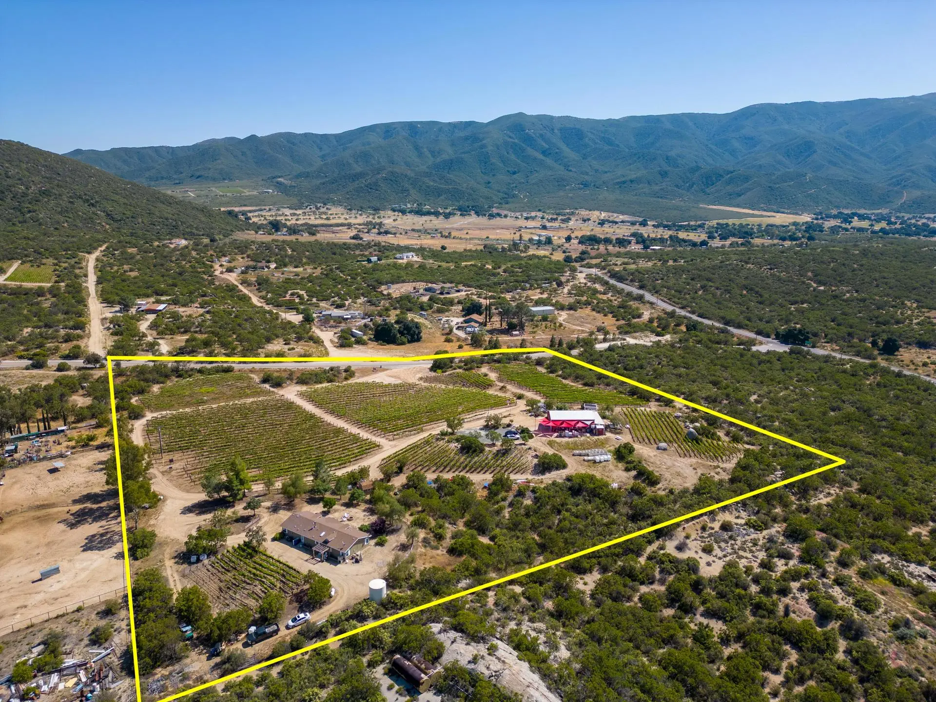 Hawk Watch Vineyard & Residence